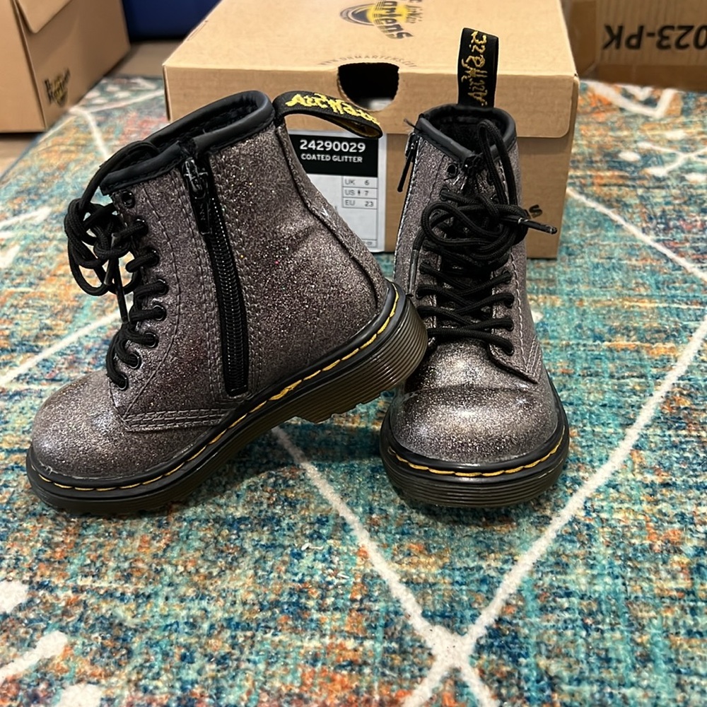 Gunmetal glitter dr. Martens